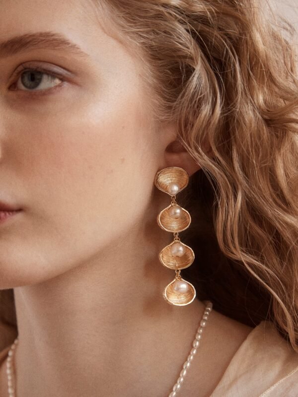 Calypso Seashell Earrings - Gold/Pearl
